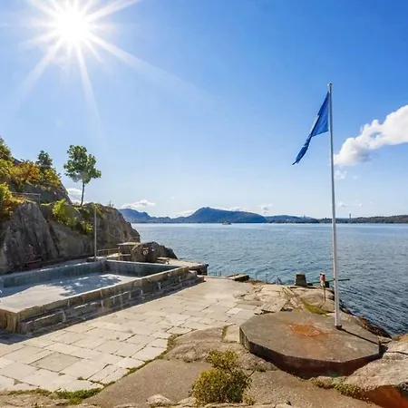 Minimalist Luxury By The Sea Apartment Bergen